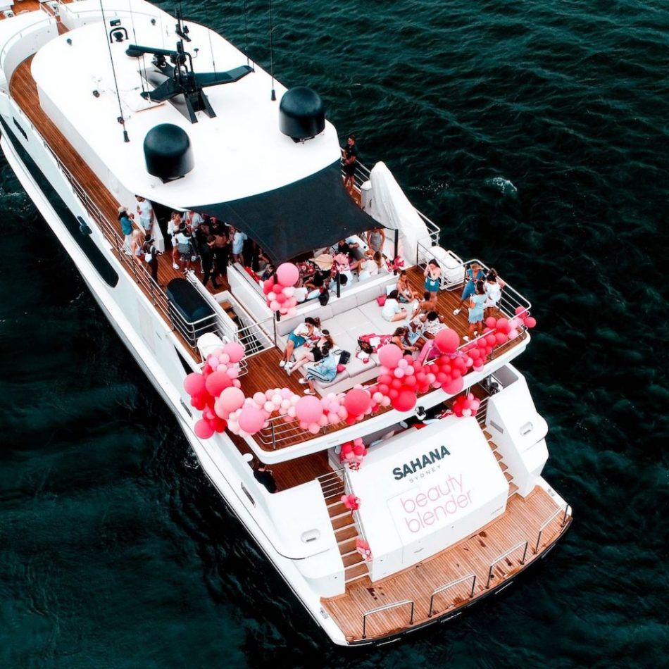 sinh nhat tren du thuyen 4 e1627632134305