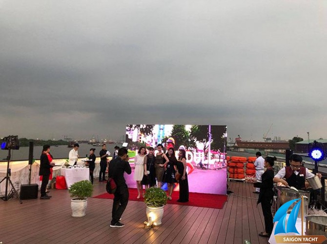 to chuc tiec tau sai gon 2 456