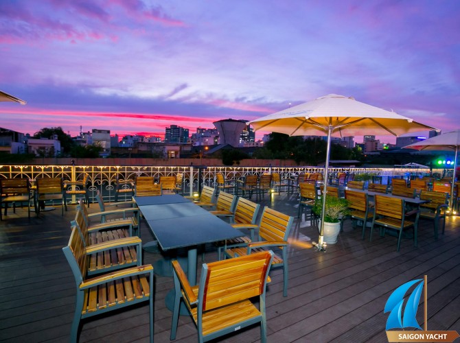 to chuc tiec tau sai gon 5 381